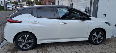 Nissan-Leaf.jpg